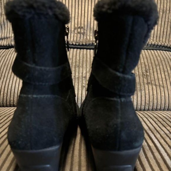 ANN KLEIN WOMENS BLACK WEDGE SUEDE FUR ANKLE BOOTS SZ 7.5 - Picture 3 of 5